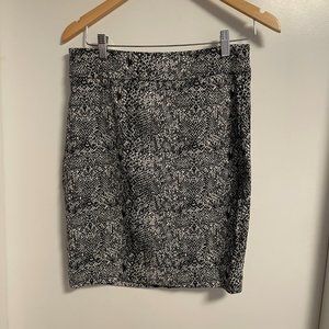 NWOT - SNAKE SKIN PRINT SKIRT